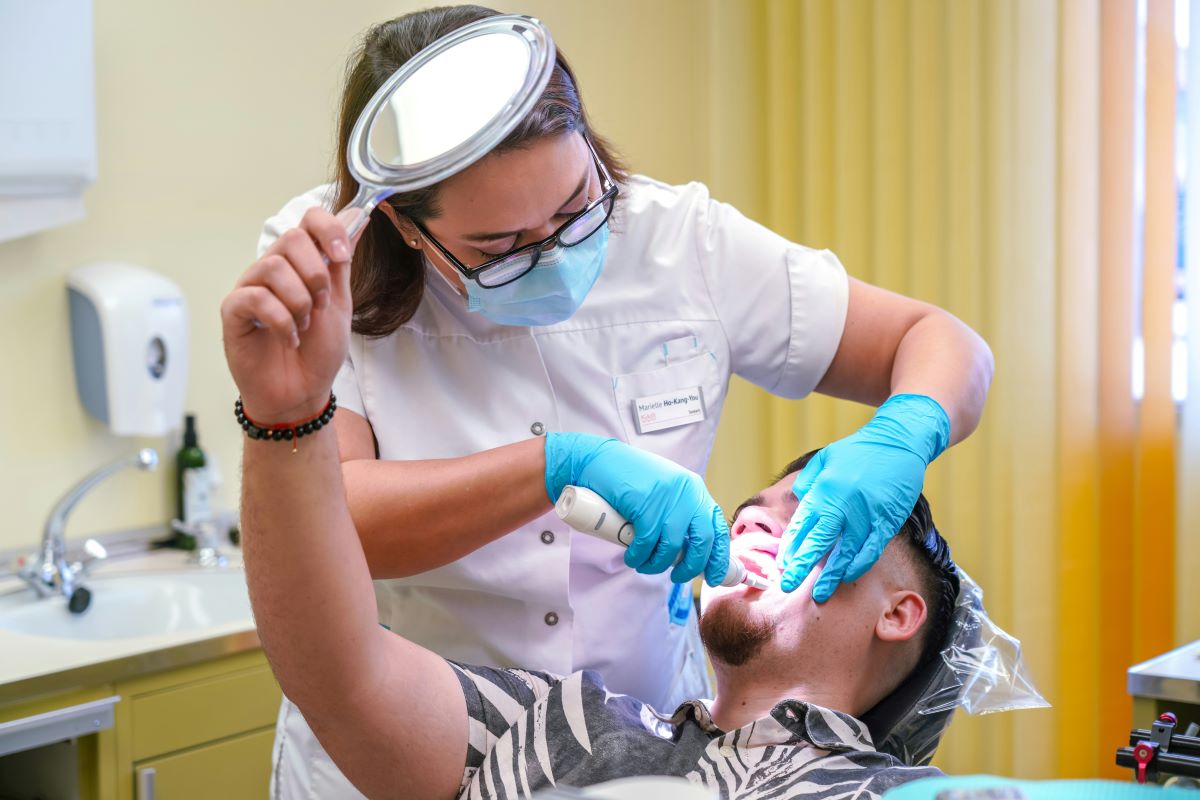 Learn How To cost of tooth veneers Persuasively In 3 Easy Steps