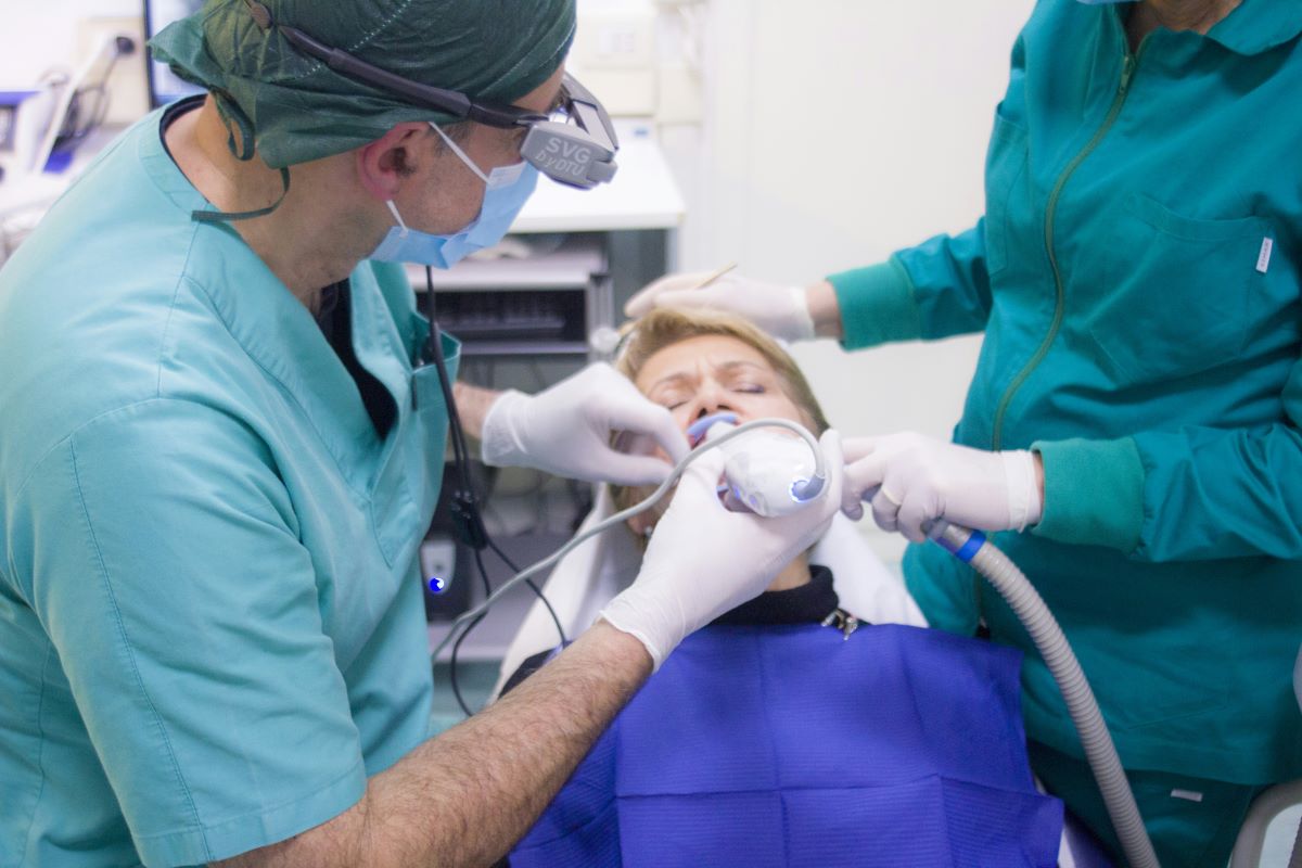 dental assistant vs surgical assistant