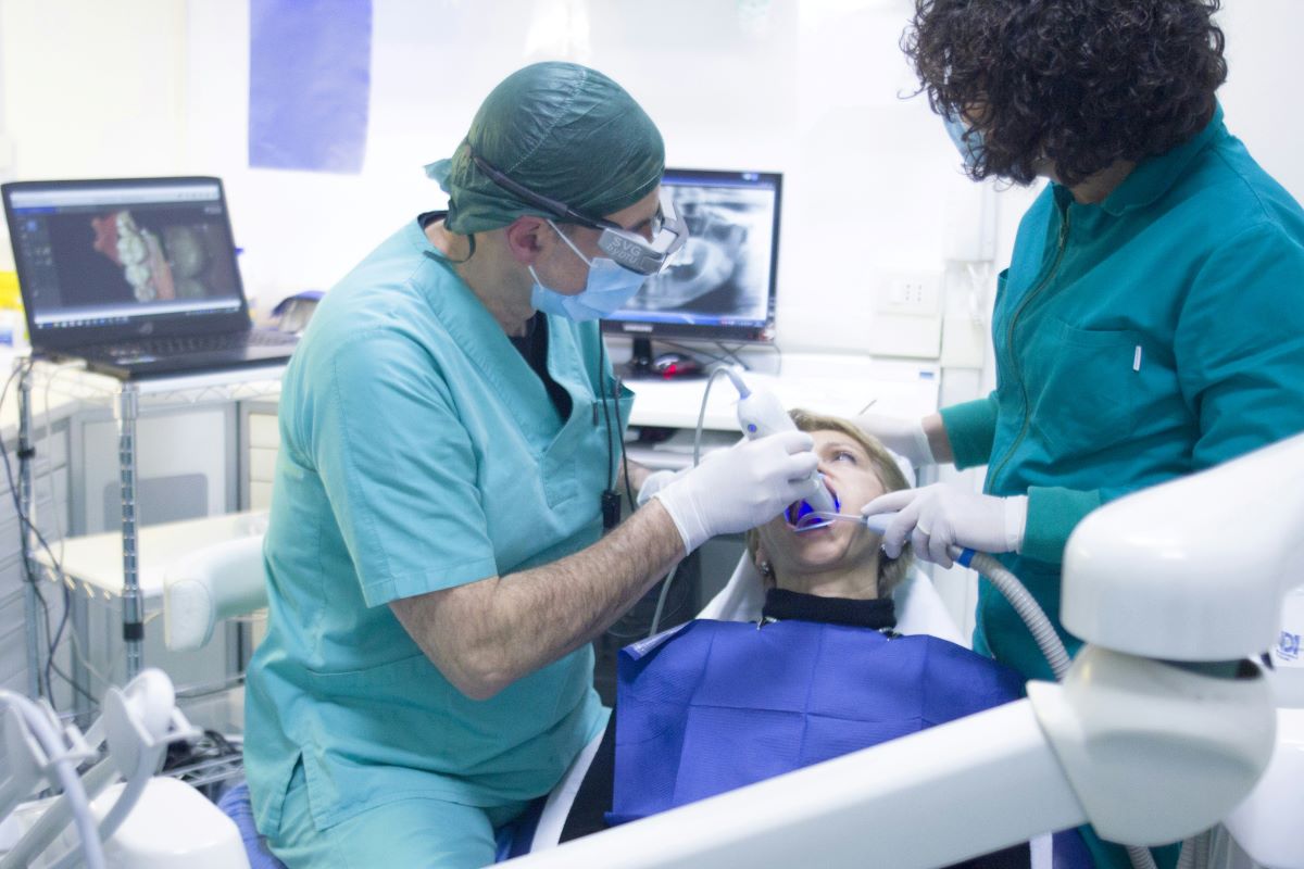 What to expect from a dental assistant bootcamp program