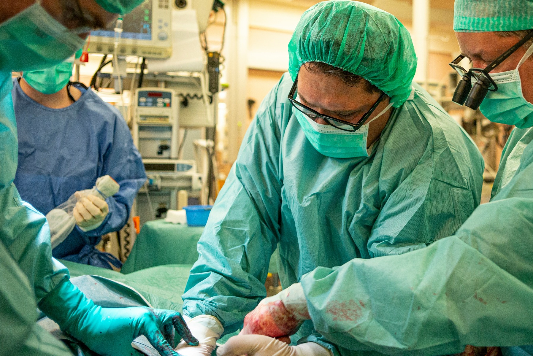 what is a surgical technologist
